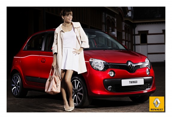 Vanaf September in de showrooms, nu al bij Paleis het Loo: de spiksplinternieuwe cityproof Renault Twingo met oa touchscreen en extreme wendbaarheid. Een prinses waardig. En mag mijn haar nu weer los?